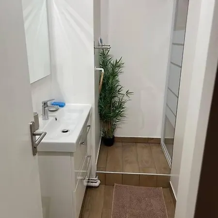 Charmante Studette Dans Un Quartier Tres Calme 公寓